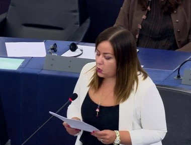 Ιταλίδα ευρωβουλευτής κατά Τσίπρα: «Προδώσατε τον λαό σας και τον οδηγήσατε στη φτωχοποίηση» (βίντεο)